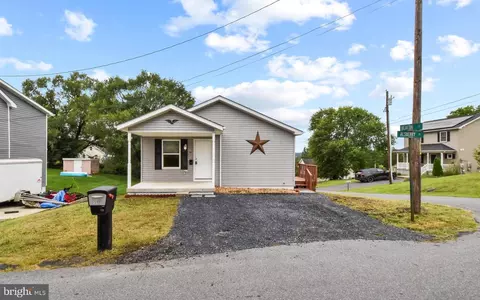 391 Alsberry St, Strasburg, VA 22657