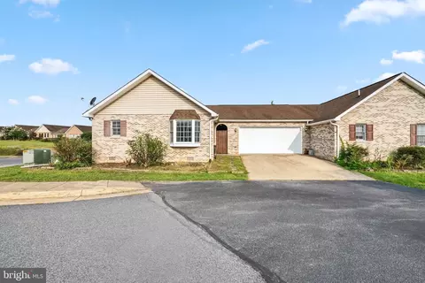 15 B1 Deaken Cir, Strasburg, VA 22657