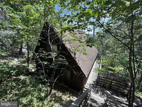 198 Hoods Point Rd, Basye, VA 22810