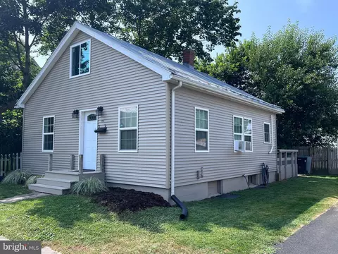130 E North St, Woodstock, VA 22664