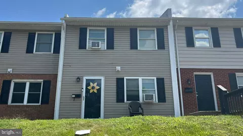 1045 S Main St, Woodstock, VA 22664