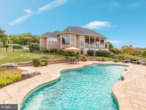 398 Cliffside Dr, Edinburg, VA 22824