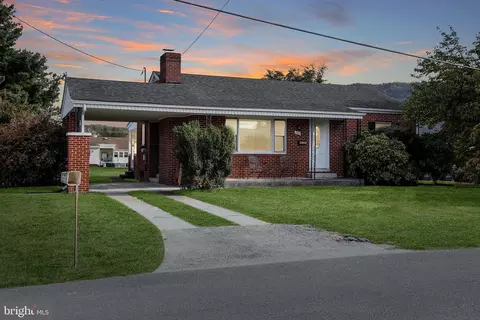 335 Royal Ave, Strasburg, VA 22657