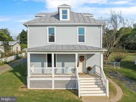 3341 Hillcrest Dr, Toms Brook, VA 22660