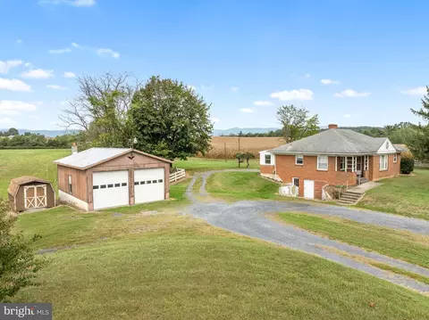1982 Barbershop Rd, Edinburg, VA 22824