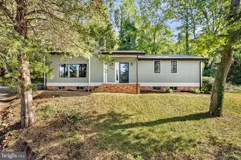 862 Carrier Dr, Strasburg, VA 22657