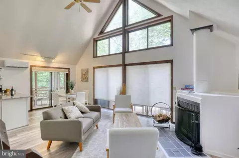 5 Yvonne Way, Basye, VA 22810
