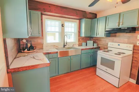 Kitchen - 121 Center St, Mount Jackson, VA 22842 photo 10 of 10