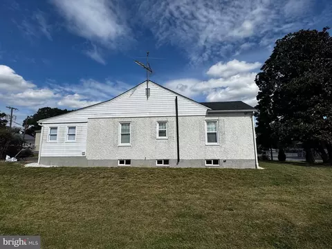Exterior - 121 Center St, Mount Jackson, VA 22842 photo 4 of 5