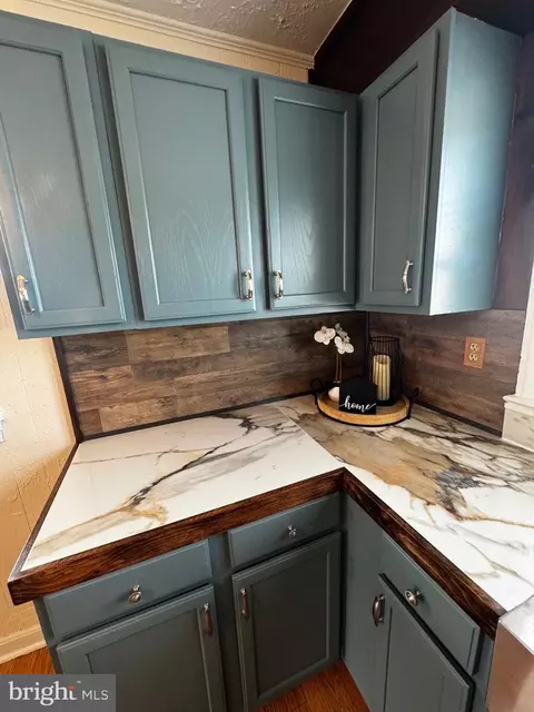 Kitchen - 121 Center St, Mount Jackson, VA 22842 photo 8 of 10