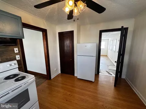 Entry Way - 121 Center St, Mount Jackson, VA 22842 photo 1 of 3