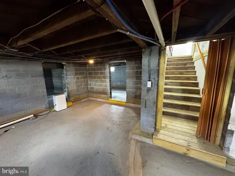 Entry Way - 121 Center St, Mount Jackson, VA 22842 photo 2 of 3
