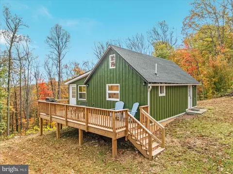 875 Hunter Ln, Edinburg, VA 22824