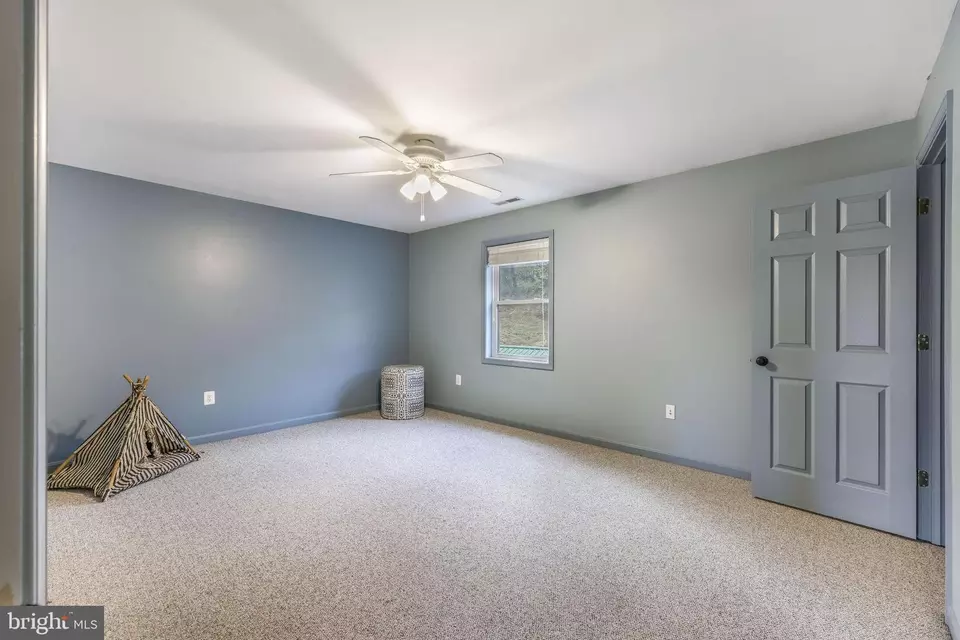 Bedroom - 384 Lindamood Ln, Strasburg, VA 22641 photo 3 of 4