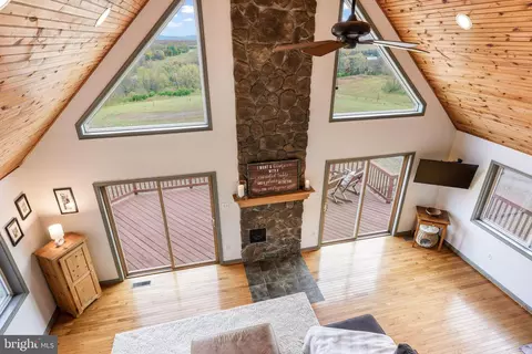 Entry Way - 384 Lindamood Ln, Strasburg, VA 22641 photo 1 of 3