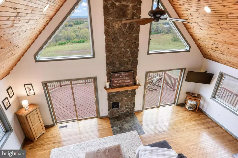 Entry Way - 384 Lindamood Ln, Strasburg, VA 22641 photo 1 of 3