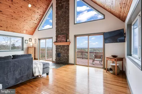 Living - 384 Lindamood Ln, Strasburg, VA 22641 photo 1 of 1