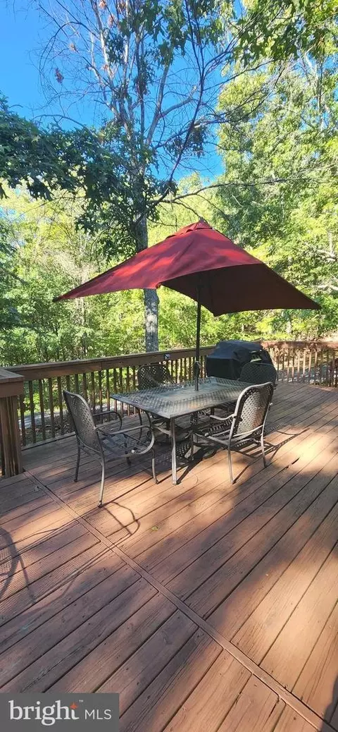 Exterior - 1112 Lee Rd, Basye, VA 22810 photo 6 of 11