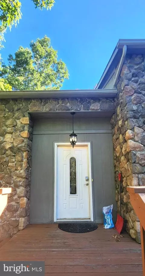 Exterior - 1112 Lee Rd, Basye, VA 22810 photo 5 of 11