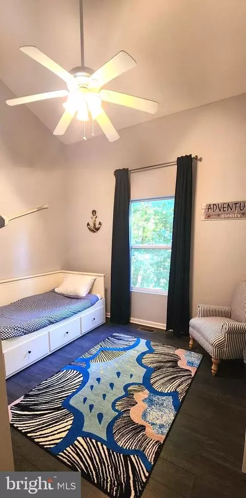Bedroom - 1112 Lee Rd, Basye, VA 22810 photo 6 of 12