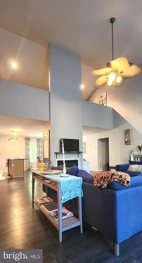 Entry Way - 1112 Lee Rd, Basye, VA 22810 photo 3 of 12