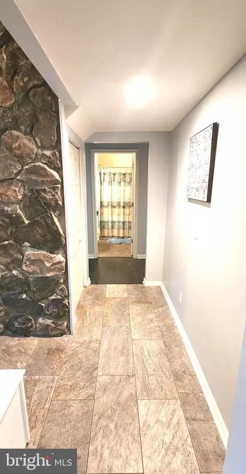 Entry Way - 1112 Lee Rd, Basye, VA 22810 photo 7 of 12