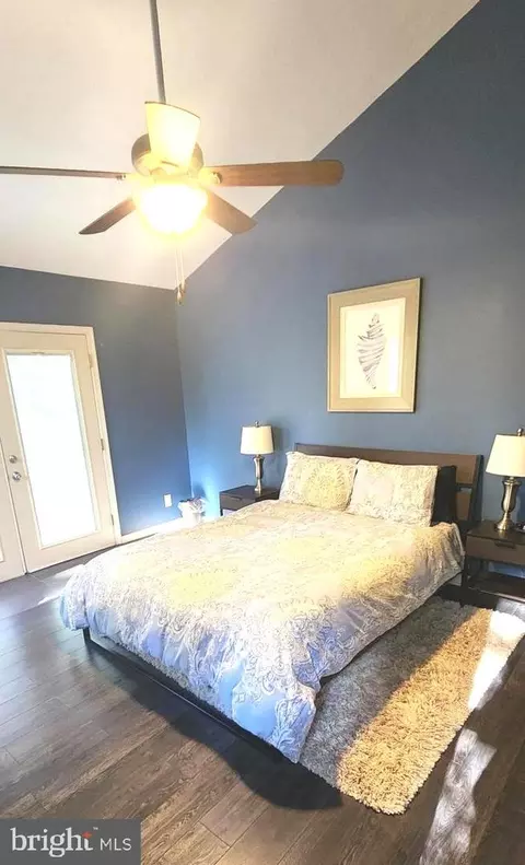 Bedroom - 1112 Lee Rd, Basye, VA 22810 photo 3 of 12