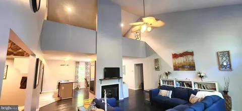 Entry Way - 1112 Lee Rd, Basye, VA 22810 photo 2 of 12