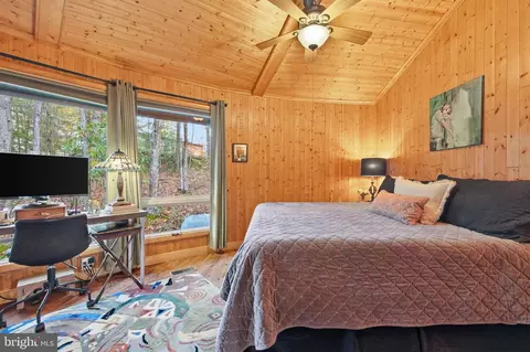 Bedroom - 103 Killmon Rd, Basye, VA 22810 photo 1 of 6