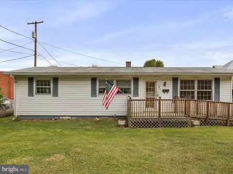 161 S Fort St, Strasburg, VA 22657
