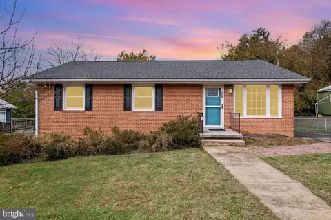 289 Locust Dr, Strasburg, VA 22657