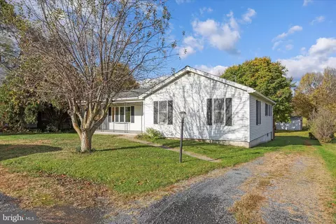 80 Honeysuckle Ave, Woodstock, VA 22664