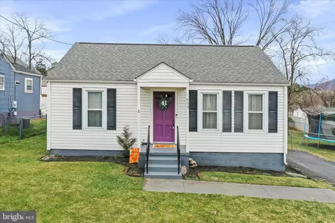 338 Stonewall St, Strasburg, VA 22657
