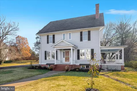 422 N Main St, Woodstock, VA 22664