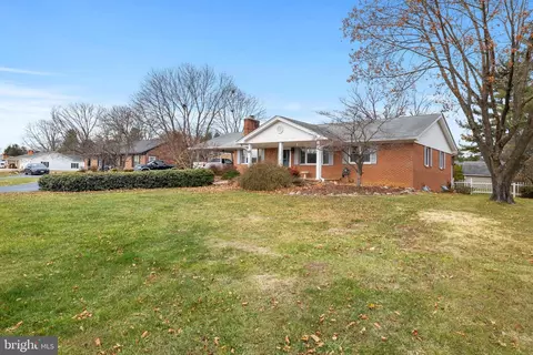 414 Jackson St, Woodstock, VA 22664
