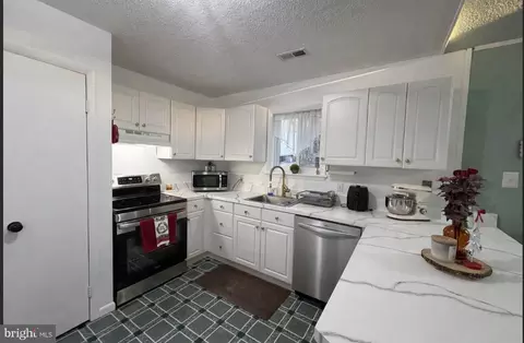 Kitchen - 359 Straton Way, Basye, VA 22810 photo 2 of 2
