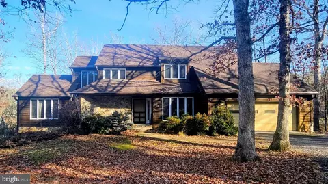 16 Oak Cir, Basye, VA 22810