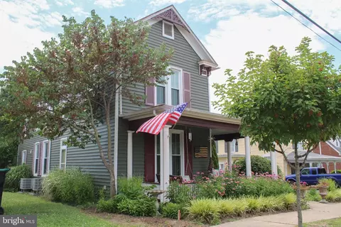 207 S Muhlenberg St, Woodstock, VA 22664