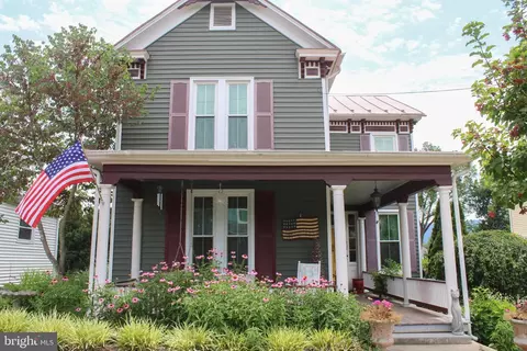 207 S Muhlenberg St, Woodstock, VA 22664