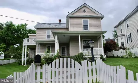 521 S Main St, Woodstock, VA 22664