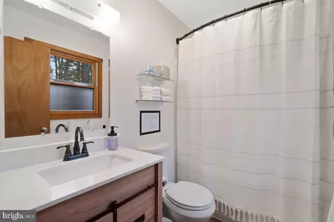 Bath - 162 Forrest St, Basye, VA 22810 photo 3 of 4
