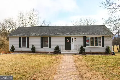 88 Cecelia St, Toms Brook, VA 22660