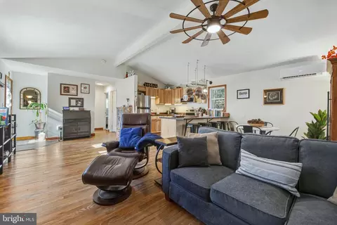Entry Way - 151 Patrick Ln, Mount Jackson, VA 22842 photo 2 of 3