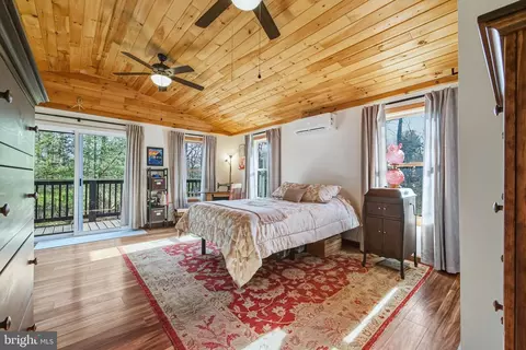 Bedroom - 151 Patrick Ln, Mount Jackson, VA 22842 photo 3 of 6