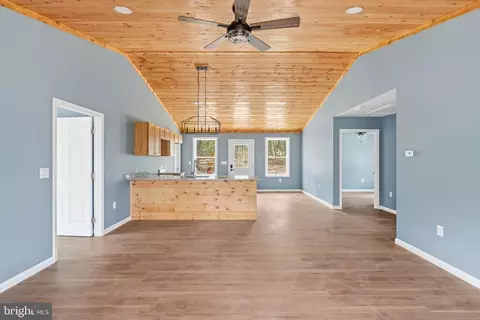 Living - 5 Pin Oak Ln, Basye, VA 22810 photo 2 of 2