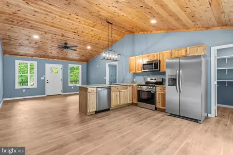 5 Pin Oak Ln, Basye, VA 22810