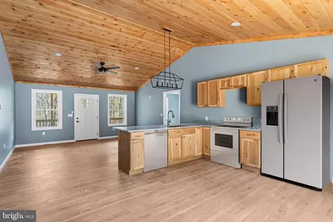 5 Pin Oak Ln, Basye, VA 22810