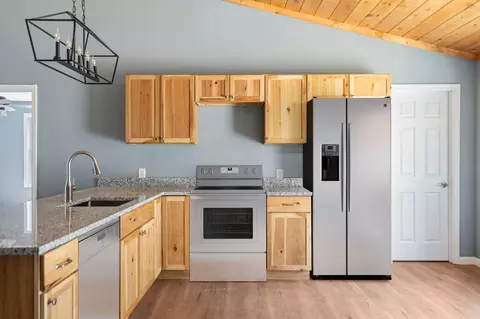 Kitchen - 5 Pin Oak Ln, Basye, VA 22810 photo 1 of 1