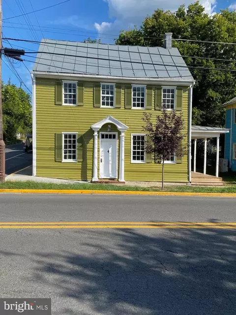 242 N Main St, Woodstock, VA 22664