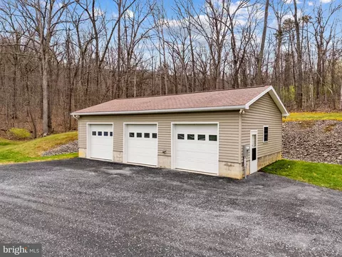 Exterior - 1029 Fleming Park Rd, Mount Jackson, VA 22842 photo 2 of 8